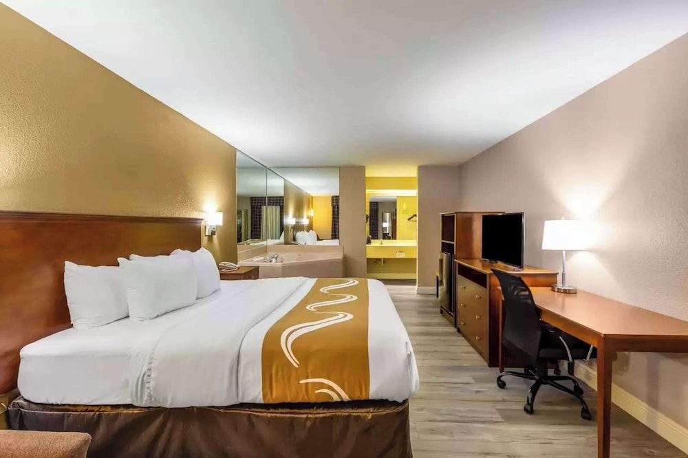 Suite, 1 King Bed, Non Smoking (Upgrade)