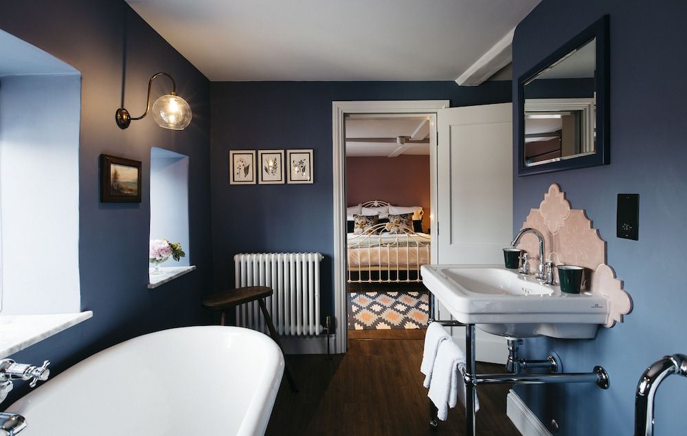 The Bower House Restaurant & Rooms King Room - Room 5 3