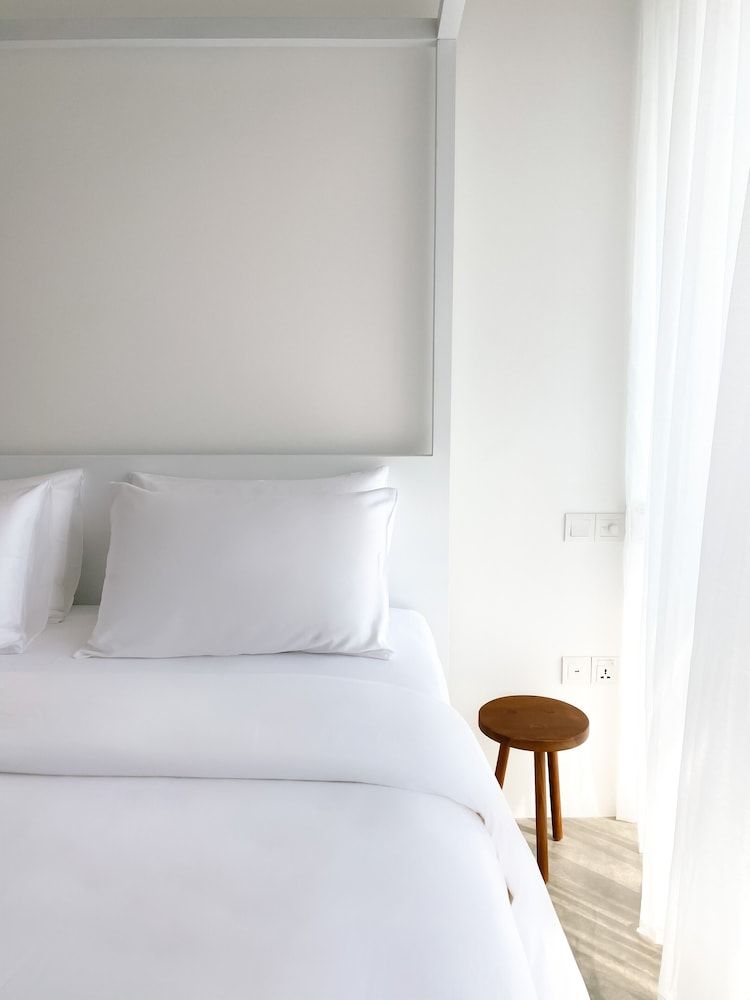 Deluxe Room, 1 King Bed, Partial Sea View