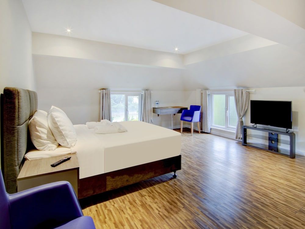 OYO The Gissons Hotel Deluxe Double Room 3