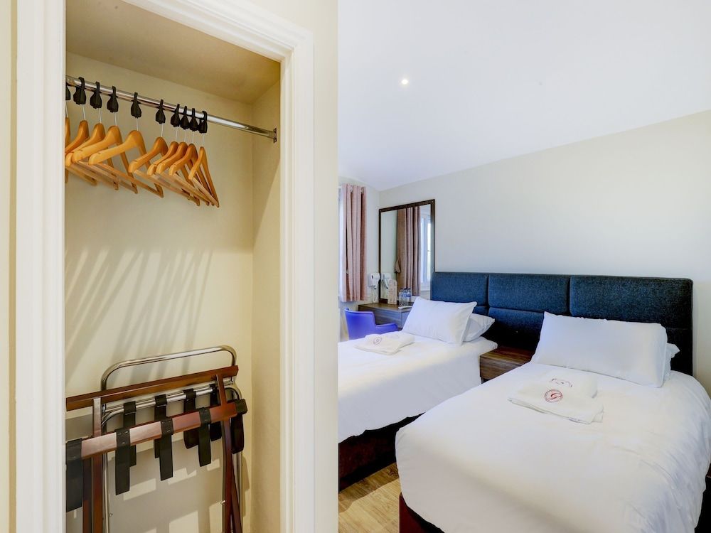 OYO The Gissons Hotel Deluxe Twin Room 3