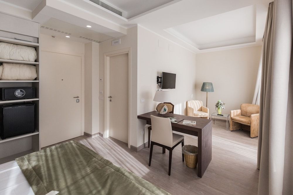 Villa Cavalletti Superior Double Room (Grand Tour Eleganza Vista Parco) 7