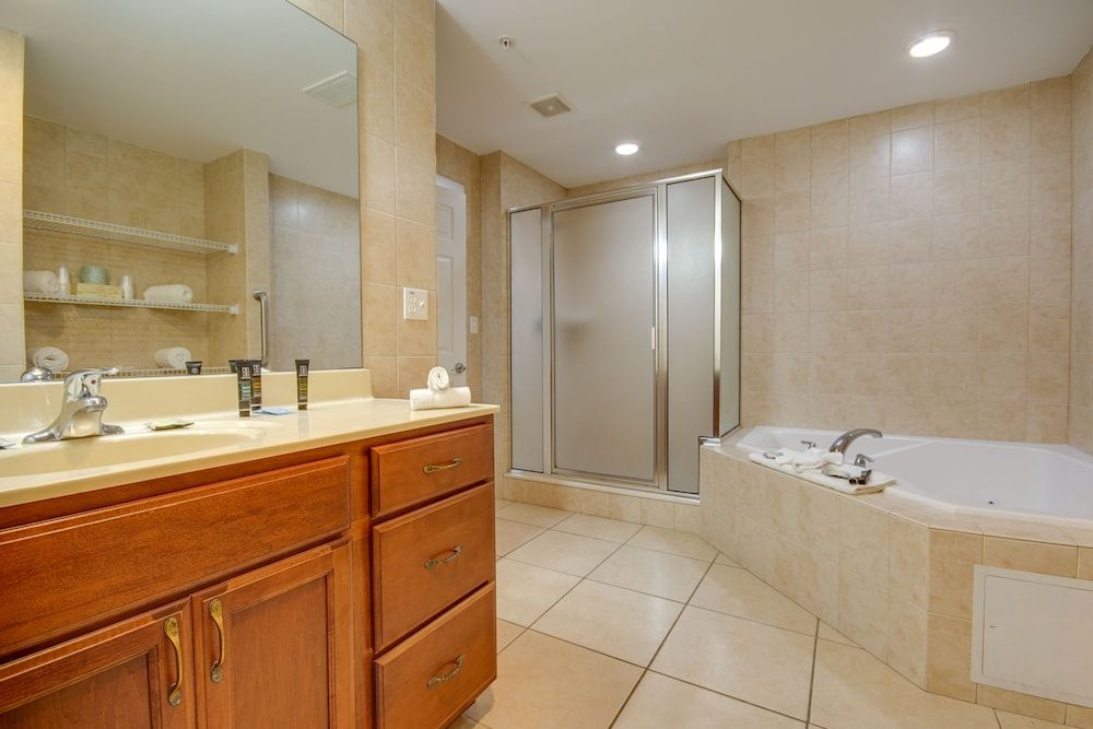 Americana Condos 10th street Deluxe Condo 10