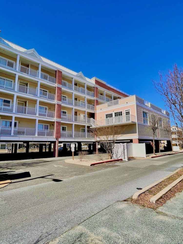 undefined Americana Condos 10th street 5