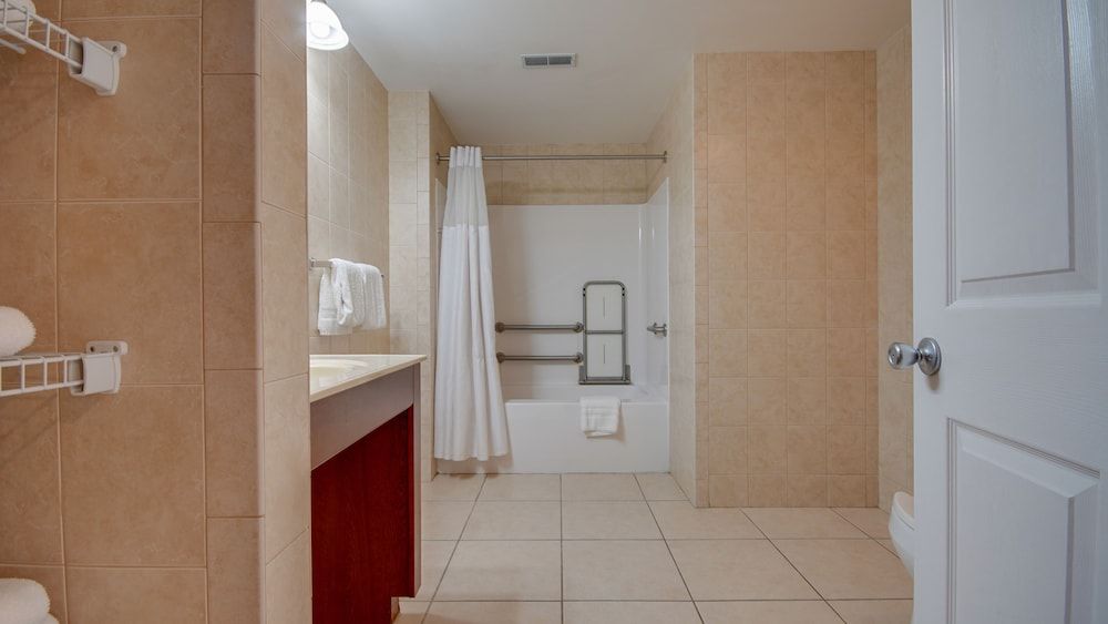 Americana Condos 10th street Deluxe Condo 9