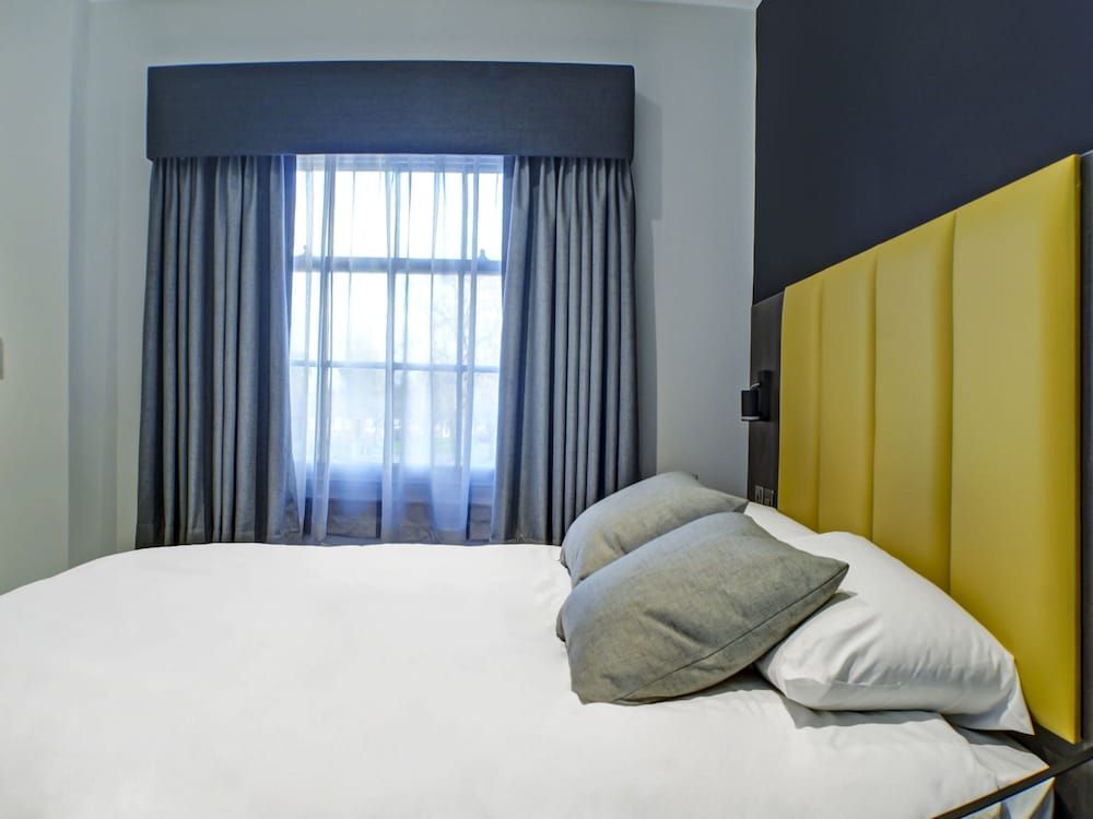 OYO Tamworth Arms Boutique Pub & Hotel Family Room, Multiple Beds