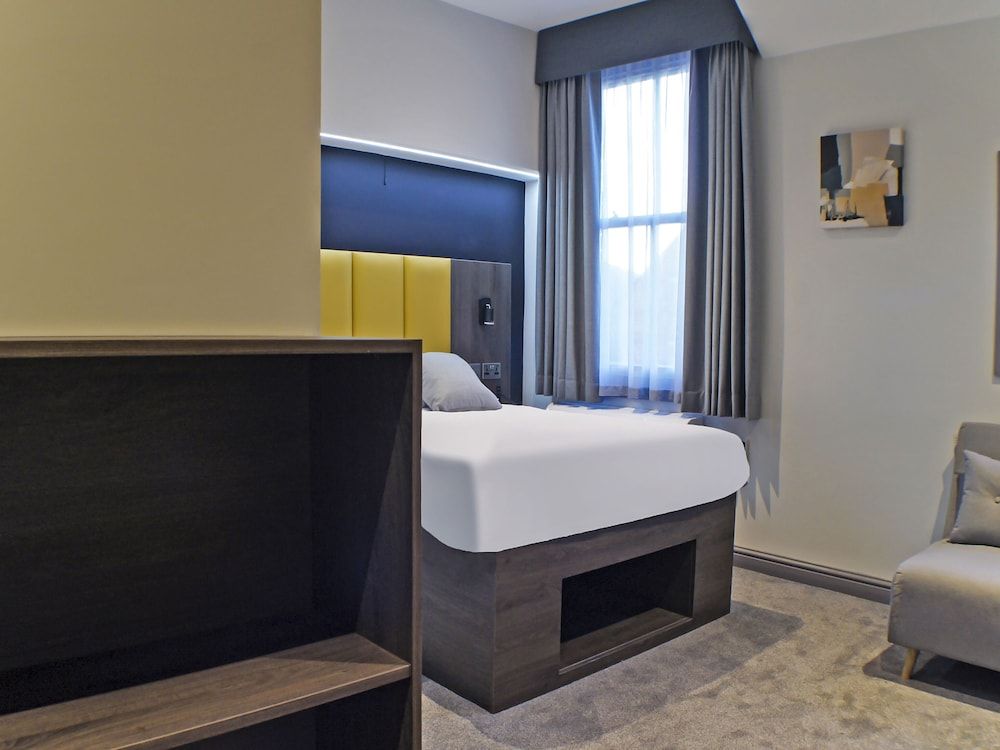 OYO Tamworth Arms Boutique Pub & Hotel Family Room, Multiple Beds 2