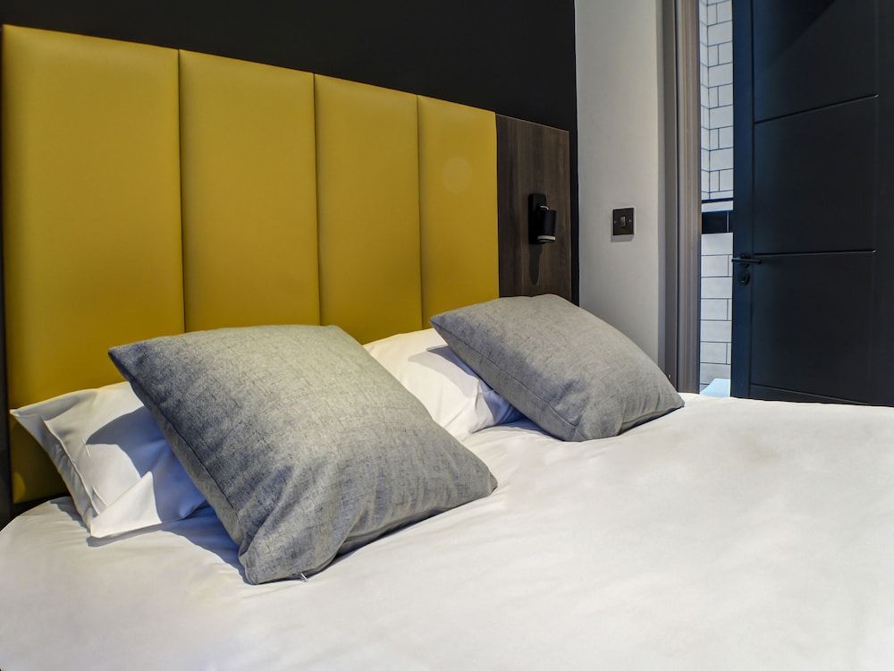 OYO Tamworth Arms Boutique Pub & Hotel Standard Double Room 3