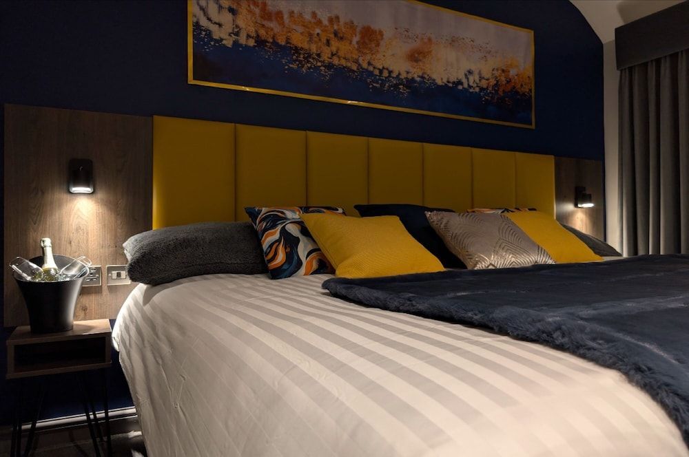 OYO Tamworth Arms Boutique Pub & Hotel Executive Double Room 2