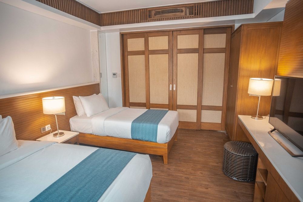 Mandarin White Sand Boracay Deluxe Twin Room 2