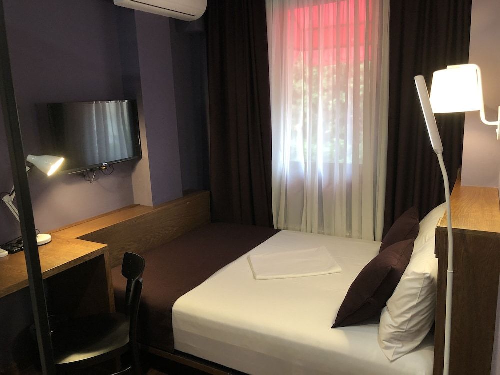 Elle Boutique Hotel Basic Double Room 2