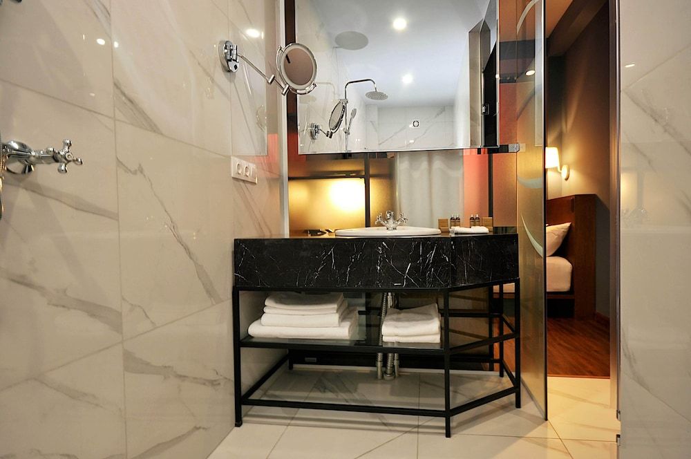 Elle Boutique Hotel Basic Double Room 8