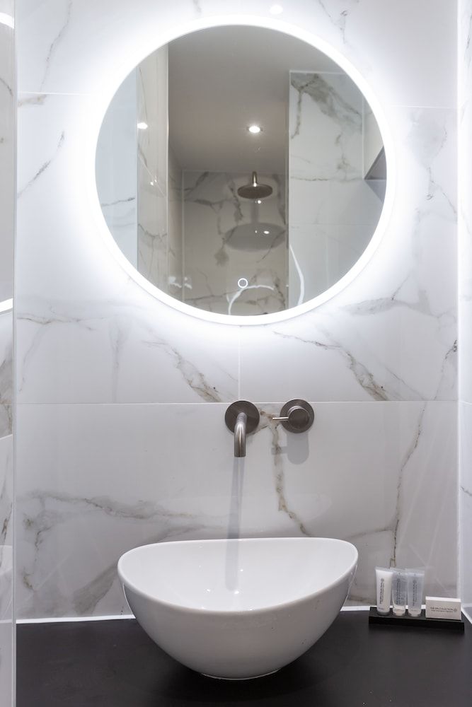 The Blossom House Amsterdam Deluxe Double Room 5