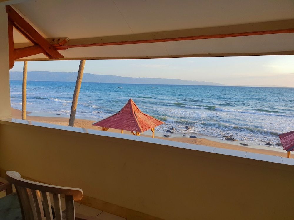 77 Sunset Plaza Executive Double Room 2