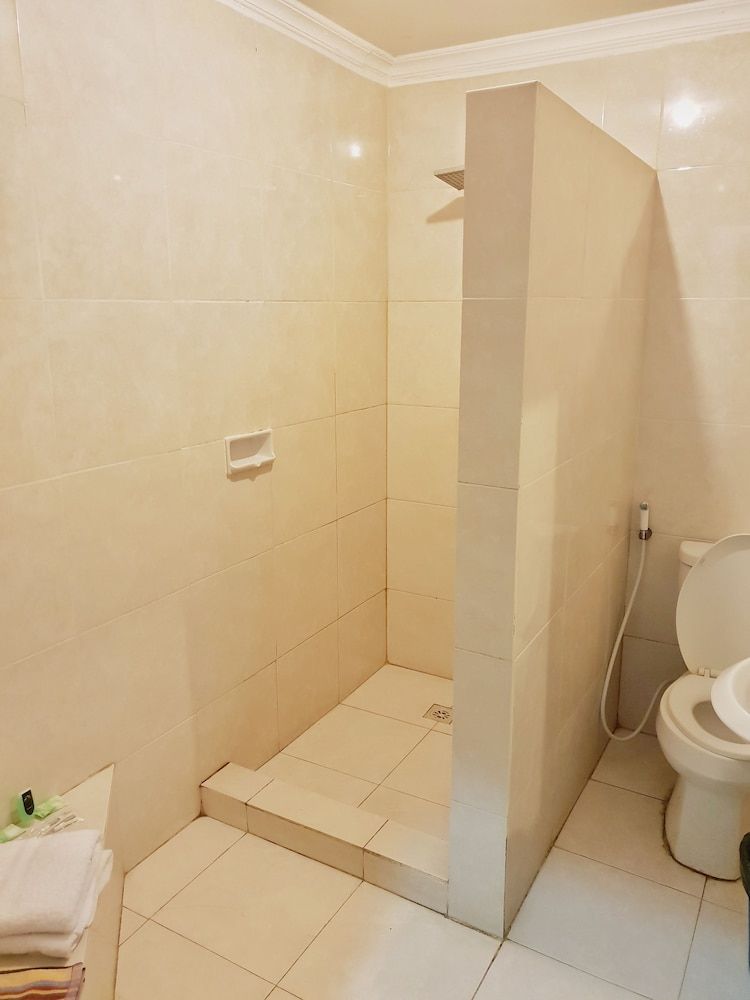 77 Sunset Plaza Executive Double Room 4