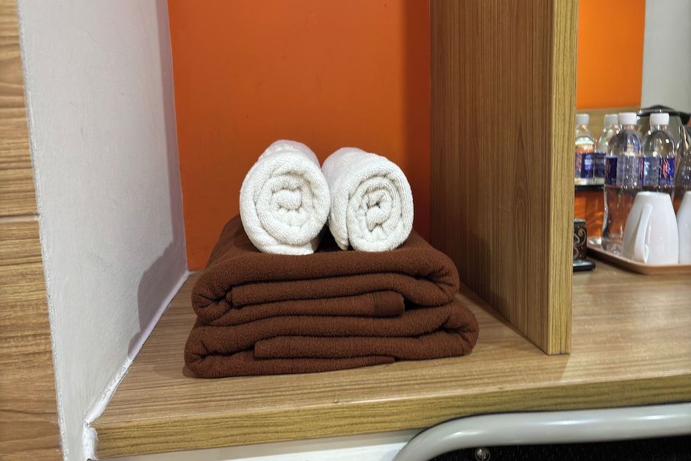 Hotel Bumi Makmur Indah Deluxe Room, 1 King Bed 10