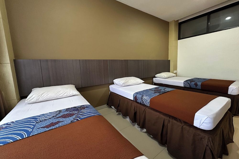 Hotel Bumi Makmur Indah Superior Triple Room 2