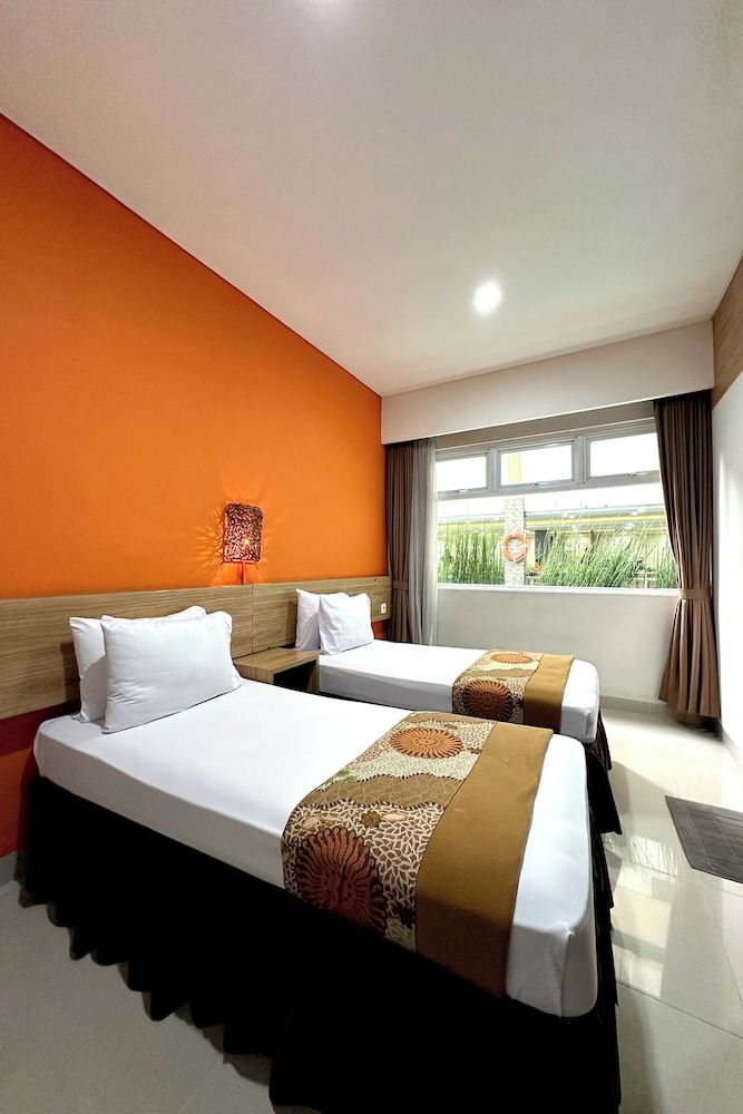 Hotel Bumi Makmur Indah Deluxe Twin Room 4