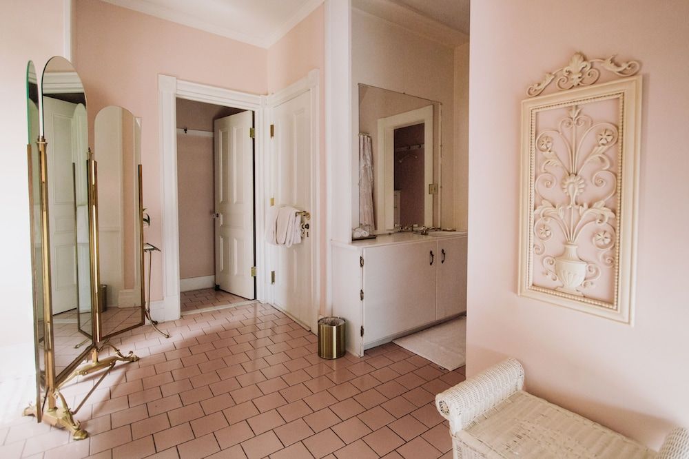 South Shire Deluxe Room 4