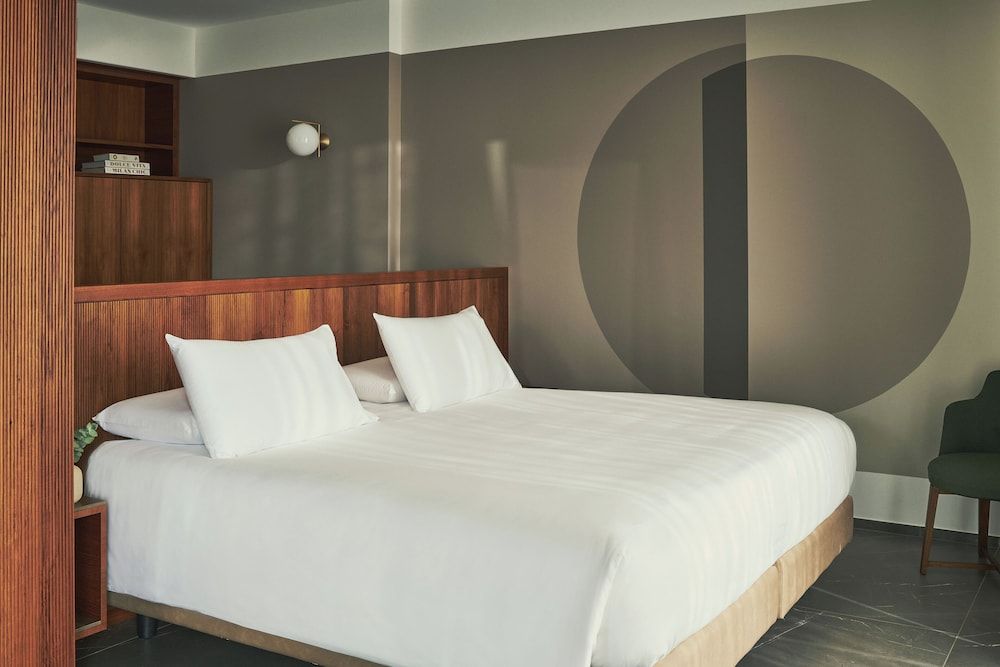 Signature Suite