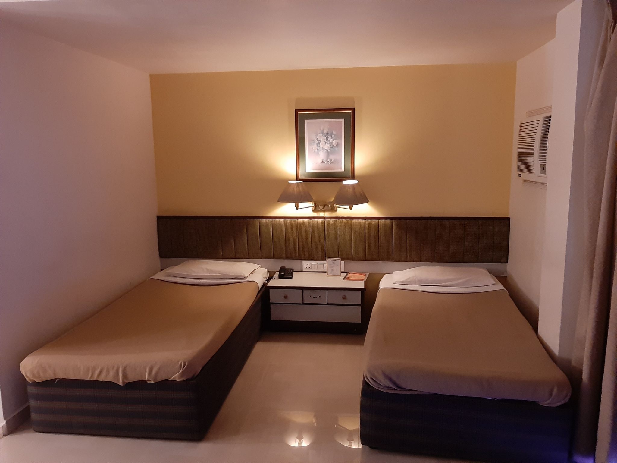 Standard Twin Bed Room