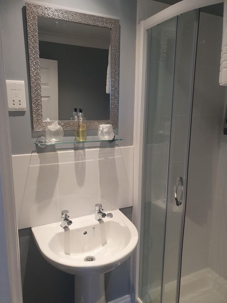 The Nags Head Superior Double Room, Ensuite 4