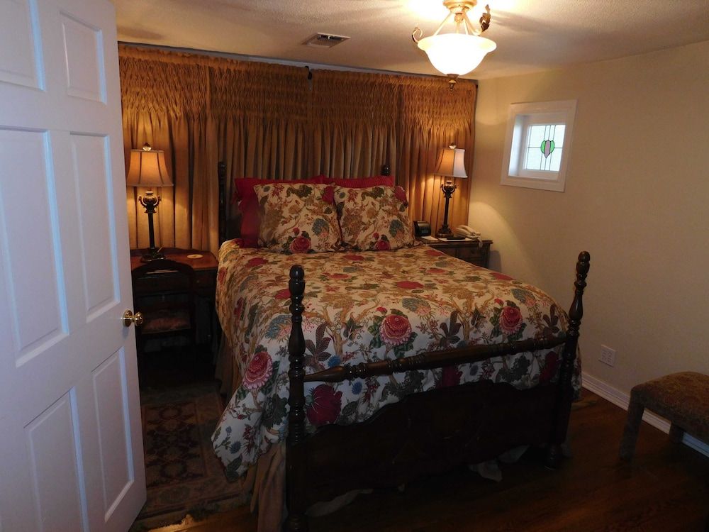 Rainbow Courts Motel Tennessee Williams Cottage 6