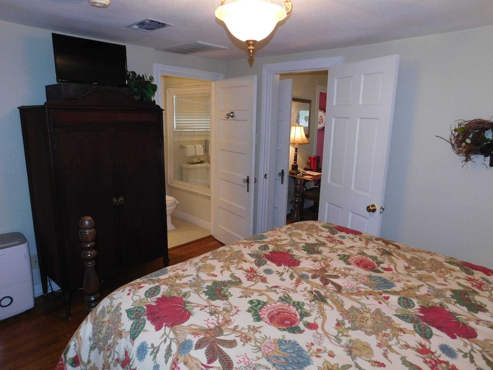 Rainbow Courts Motel Tennessee Williams Cottage