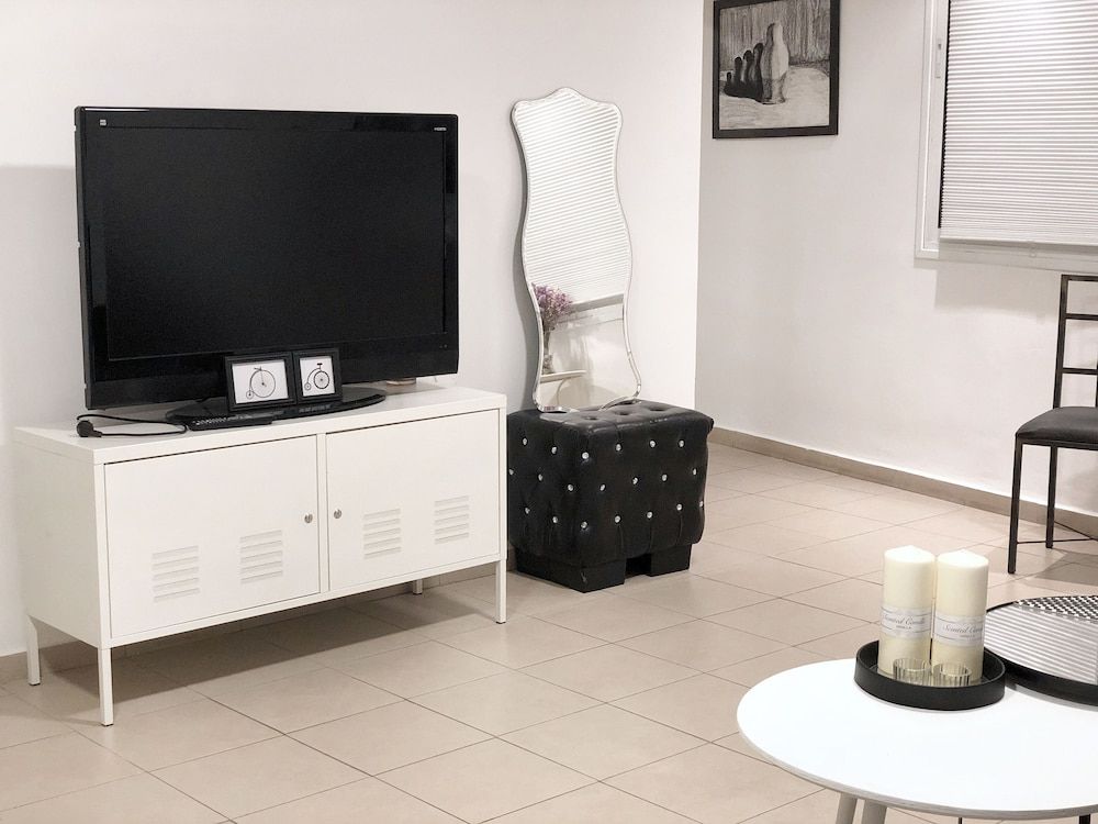 Stylish Tel Aviv Superior Suite, 1 Bedroom, Kitchen, City View 15