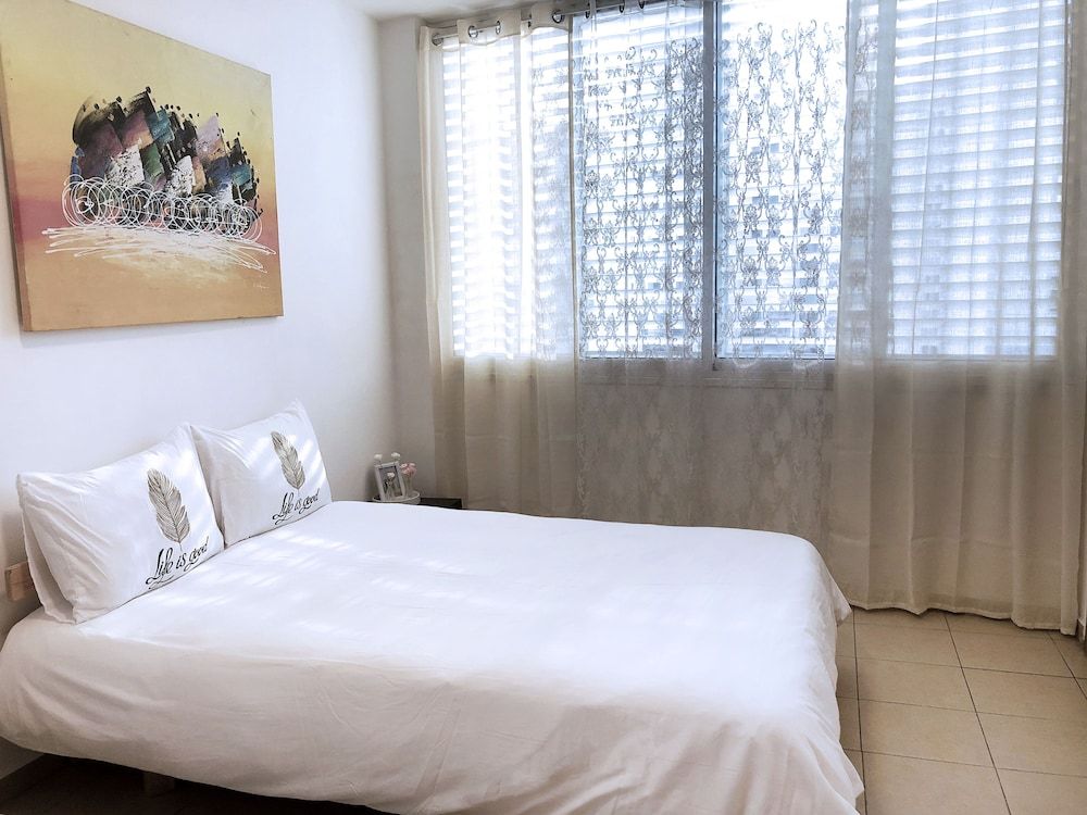 Stylish Tel Aviv Superior Suite, 1 Bedroom, Kitchen, City View 2