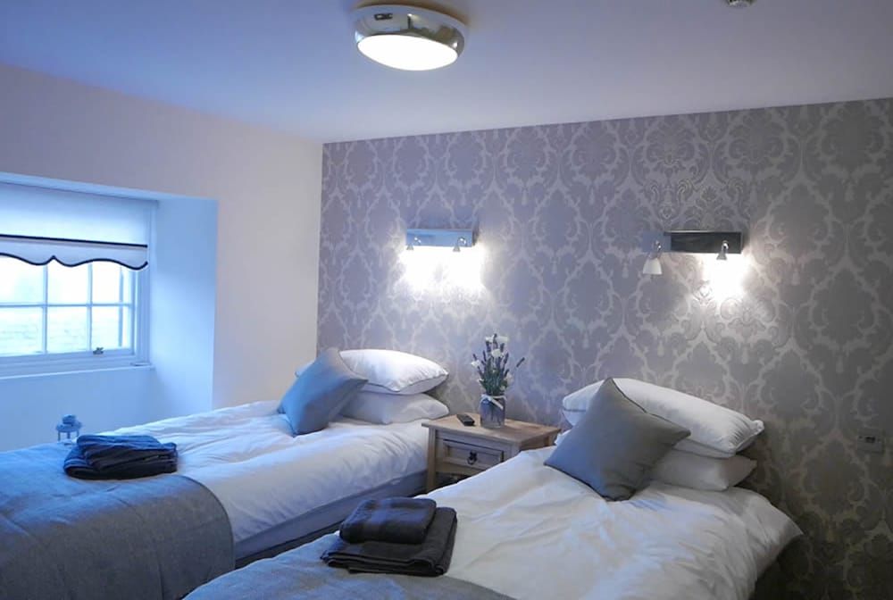Manor House Inn Double or Twin Room (with Bath and Shower) 3