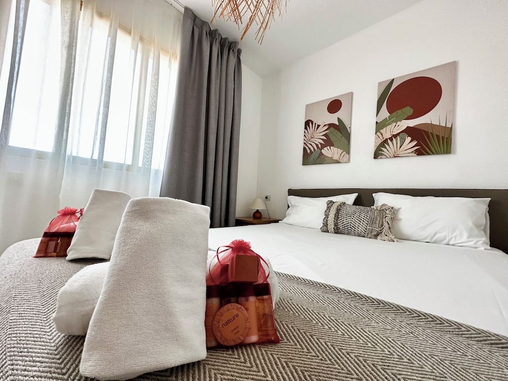 Superior Apartment, 2 Bedrooms, Partial Ocean View