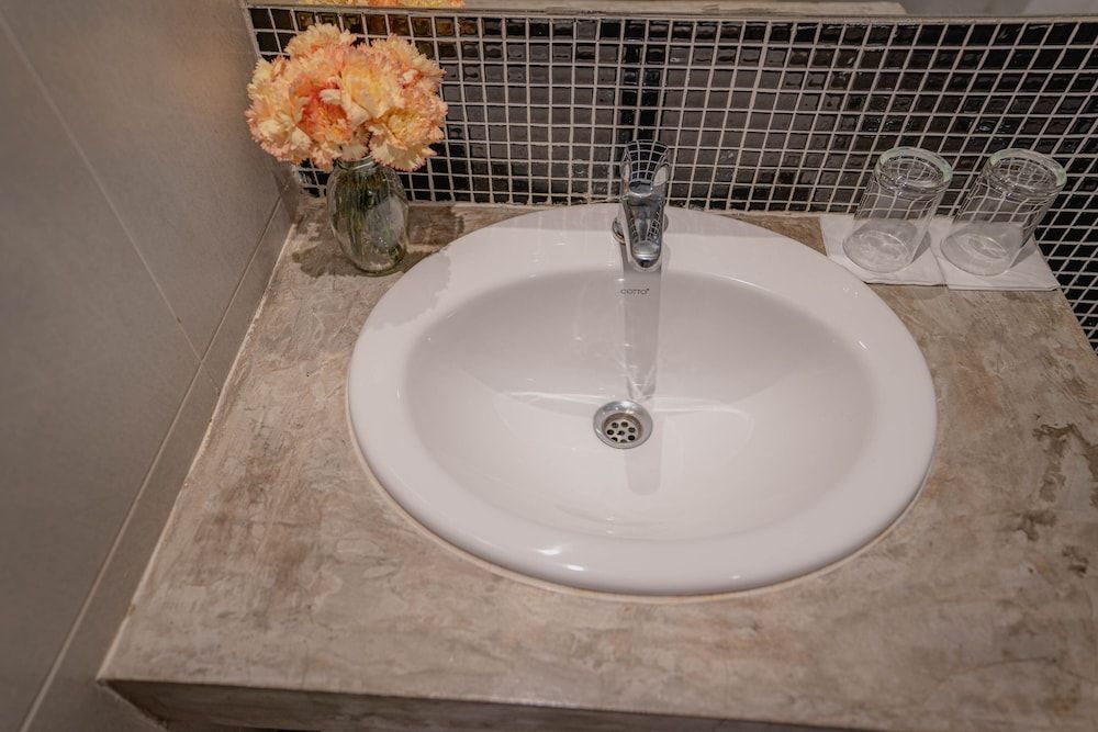 Peace Land Khaosan Standard Triple Room 6