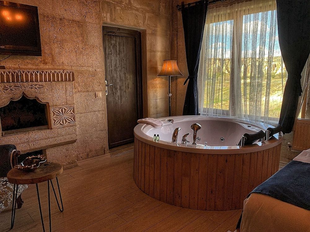 Rose Valley Hotel Luxury Room 4