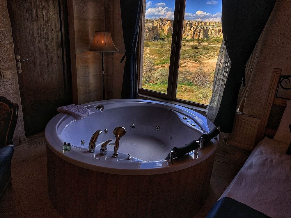 Rose Valley Hotel Luxury Room 6