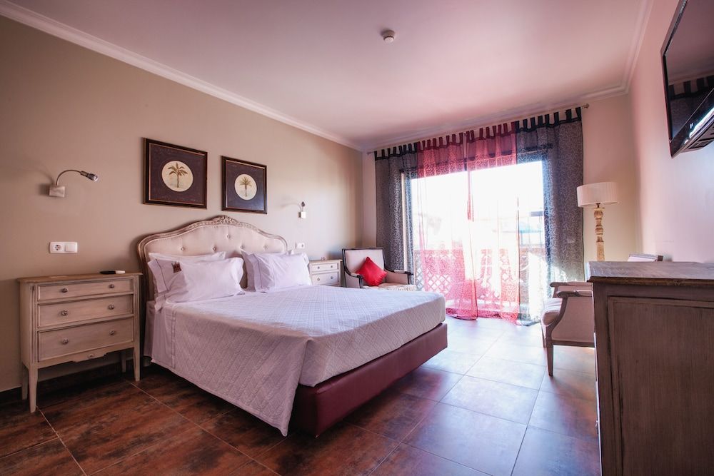 Double or Twin Room (garden or pool view)