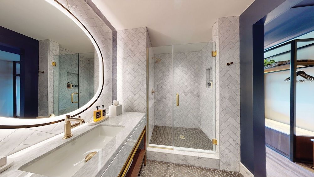 The Restoration Asheville Signature King Terrace Suite 18