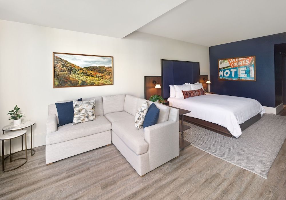 The Restoration Asheville Signature King Suite 4