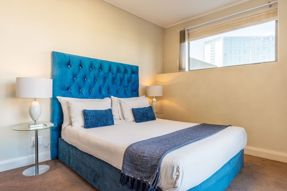 V&A Waterfront Luxury Residences - WHosting Presidential Apartment, 2 Bedrooms, Kitchen, Canal View 6