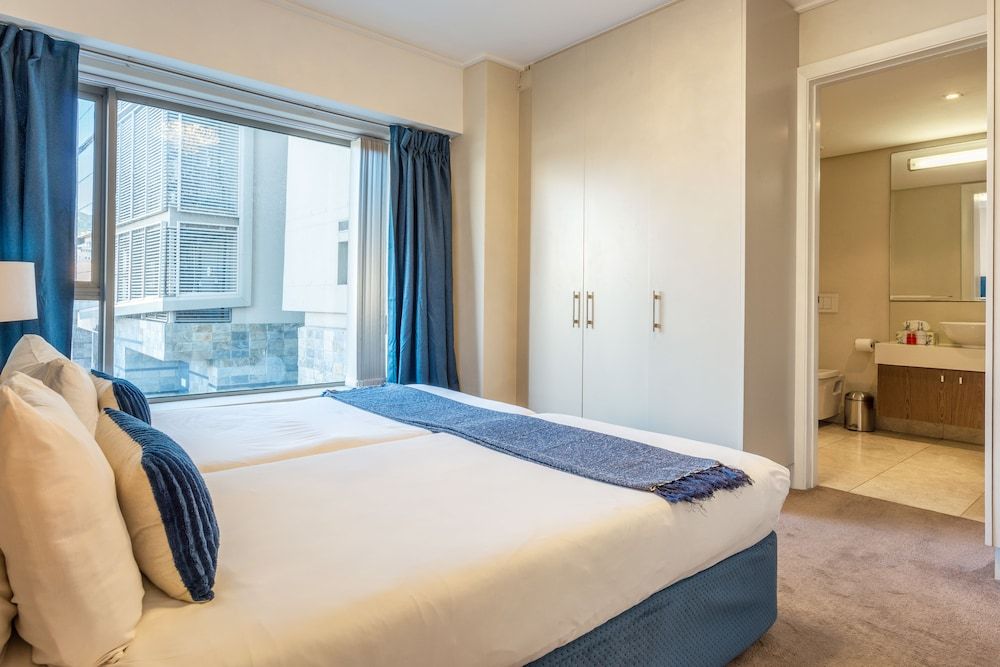 V&A Waterfront Luxury Residences - WHosting Presidential Apartment, 2 Bedrooms, Kitchen, Canal View