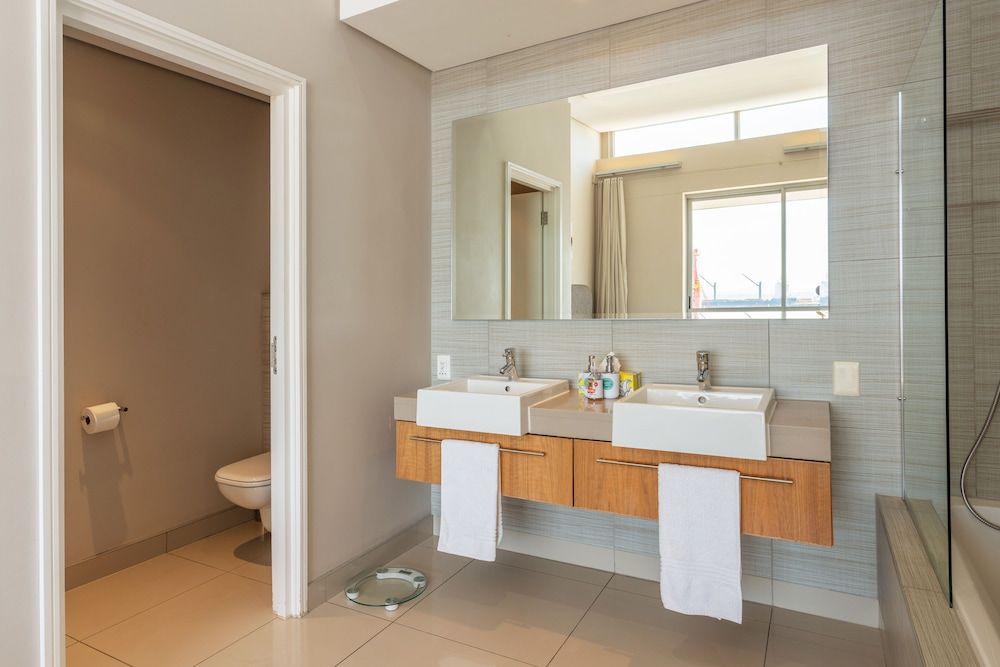 V&A Waterfront Luxury Residences - WHosting Luxury Apartment, 2 Bedrooms, Kitchen, Ocean View 8