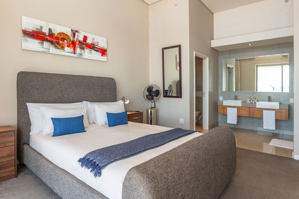 V&A Waterfront Luxury Residences - WHosting Luxury Apartment, 2 Bedrooms, Kitchen, Ocean View 2