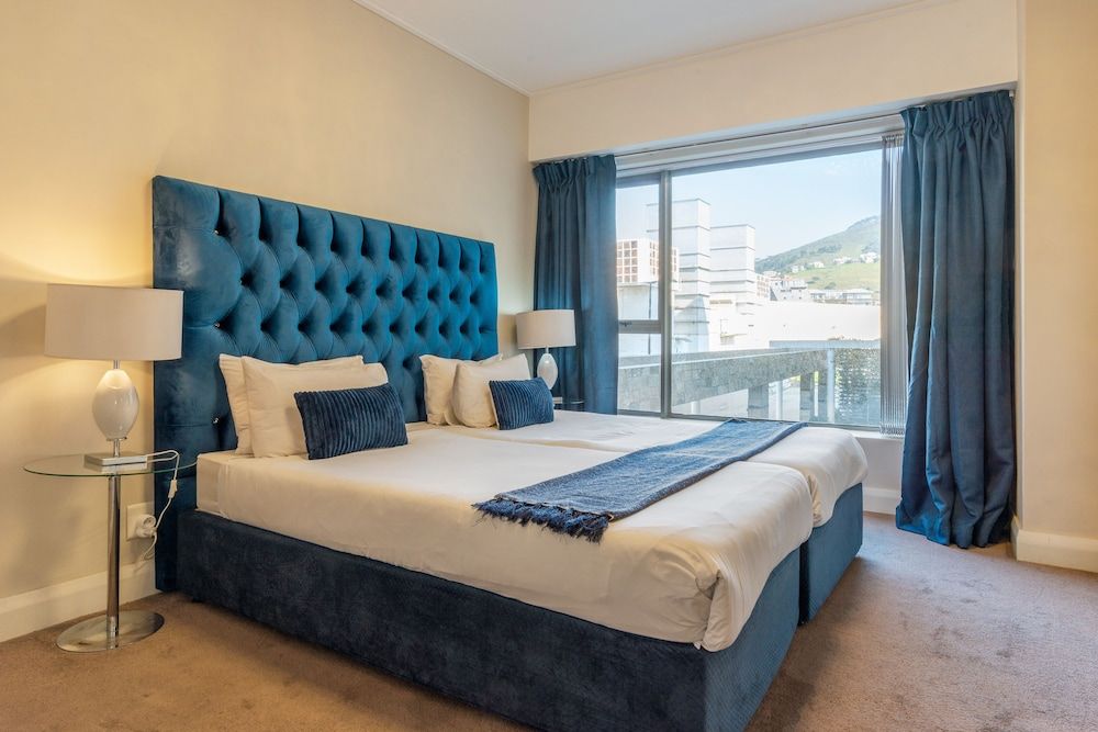 V&A Waterfront Luxury Residences - WHosting Presidential Apartment, 2 Bedrooms, Kitchen, Canal View 5