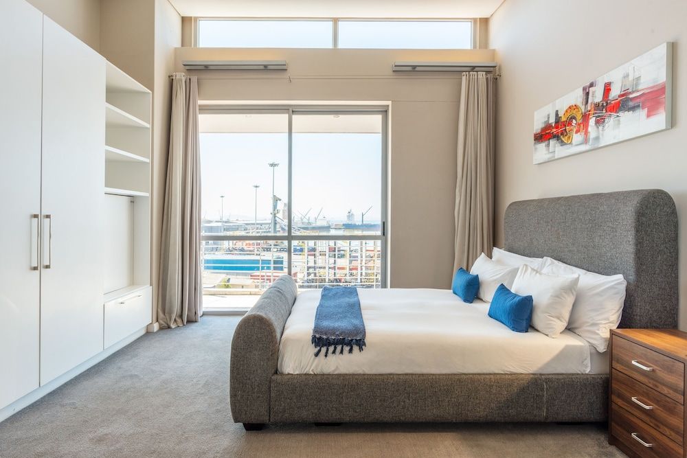 V&A Waterfront Luxury Residences - WHosting Luxury Apartment, 2 Bedrooms, Kitchen, Ocean View 4
