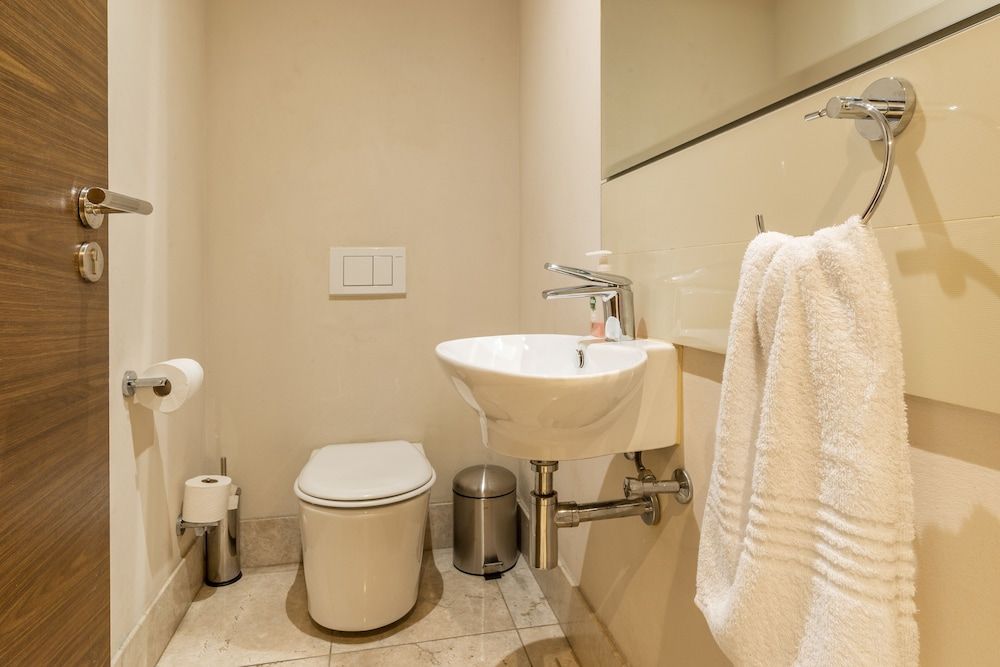 V&A Waterfront Luxury Residences - WHosting Presidential Apartment, 2 Bedrooms, Kitchen, Canal View 10