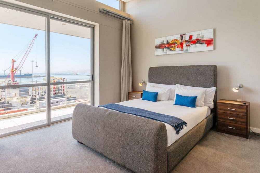 V&A Waterfront Luxury Residences - WHosting Luxury Apartment, 2 Bedrooms, Kitchen, Ocean View 3