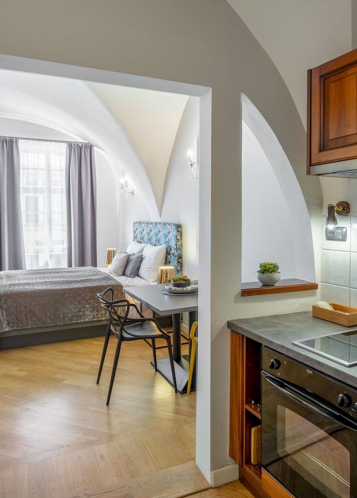 Chateau 9 Apartments by Adrez Living Deluxe Studio 9