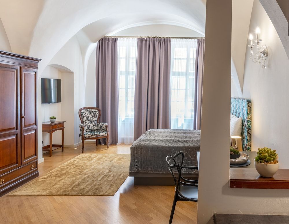 Chateau 9 Apartments by Adrez Living Deluxe Studio 8