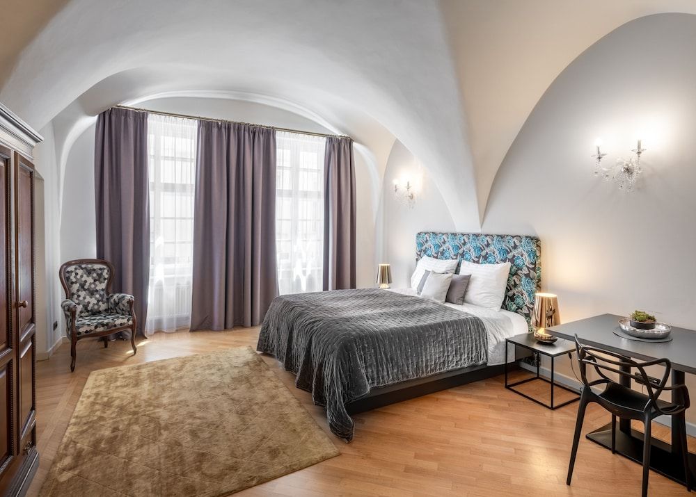 Chateau 9 Apartments by Adrez Living Deluxe Studio 2