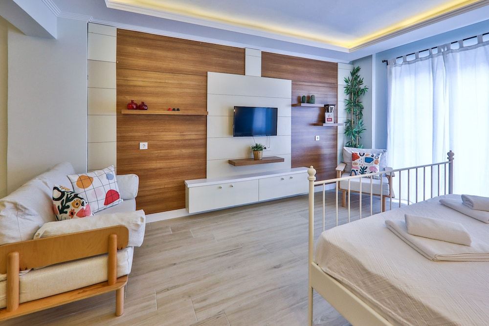 Deluxe Studio, 1 Queen Bed